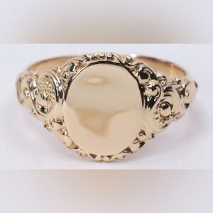 Antique 14K Yellow Gold Ladies Victorian Signet Ring with Scrollwork Accents
